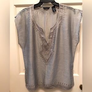 Gray Embroidered Women's Top Size: Large